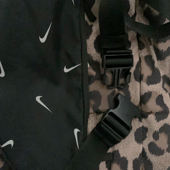 Nike men’s/ unisex pouch - Picture 4 of 5